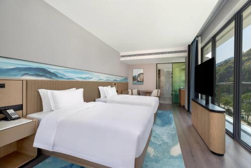 Katil atau katil-katil dalam bilik di Wingate by Wyndham Chongqing Wushan