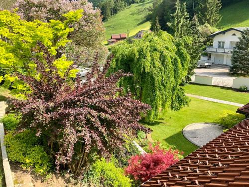 a view from the roof of a house with a tree at Ferienhaus Kaltenberger in Laussa