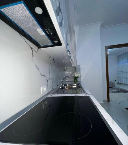 Dapur atau dapur kecil di Modern Apartment Shkoder