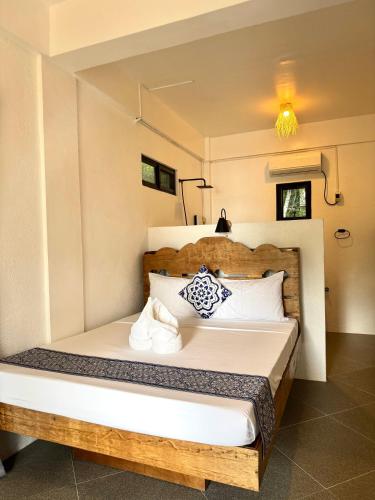 Ένα ή περισσότερα κρεβάτια σε δωμάτιο στο Stone Manor Inn