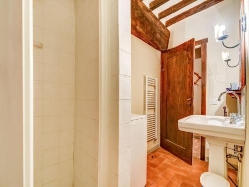 Bilik mandi di Your Home in a Tuscan Tower
