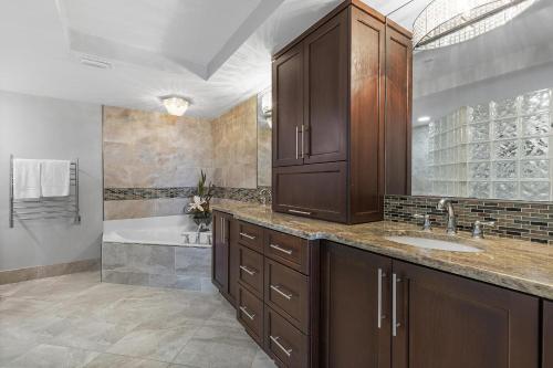 Ένα μπάνιο στο DiMucci Towers Ten 1604