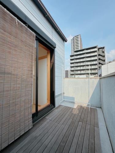 Sanmai Kuromon ,Near Kuromon Market, Namba, Dotonbori, Shinsaibashi 10-minute walk House