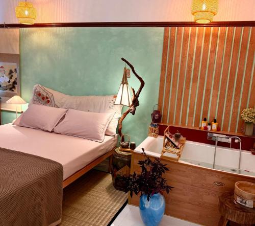 Midorigami Jacuzzi suite Spanish Steps apt photo 7