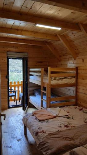 Postel nebo postele na pokoji v ubytování Guest House Tofaj