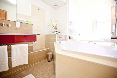 Hotel und Appartementhof Waldeckにあるバスルーム