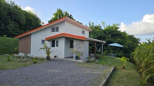 a white house with a red roof at Villa Beltibwa in Le Lorrain