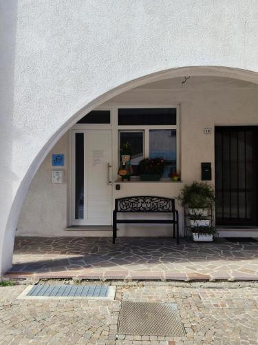 a bench sitting in front of a building at da Paola monolocale in Osoppo