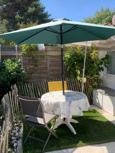 Petite maison dans le jardin