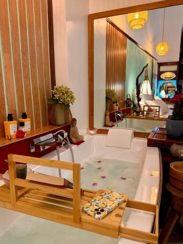 Midorigami Jacuzzi suite Spanish Steps apt photo 20