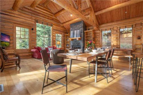 Χώρος καθιστικού στο RMR: Granite Ridge Cabin 7586 in Teton Village