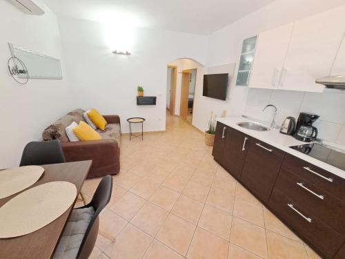 Studio Apartments Pinia-Marina