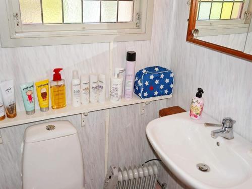 Koupelna v ubytování 6 person holiday home in Löderup-By Traum