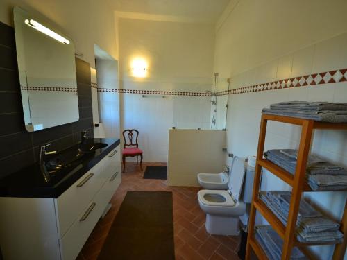 Koupelna v ubytování Rustic Tuscan Cottage