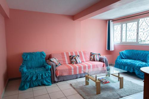 a living room with two chairs and a couch at Vacances agréables c'est ici in Les Abymes