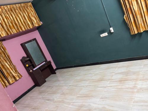 a room with a mirror on a wall at Aswin's Homestay 1bhk in Podanūr