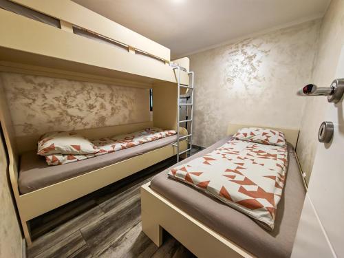 two bunk beds in a room with wooden floors at Apartmani Nevena Divčibare in Divčibare