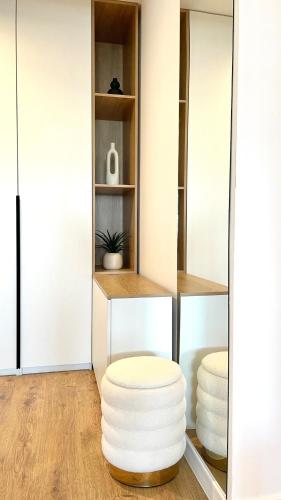 a room with a stool and a mirror at Apartament Modern Urban Space - FREE Parking in Voluntari