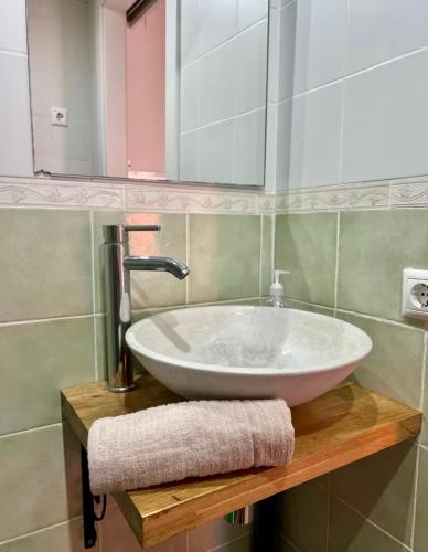 Ένα μπάνιο στο Mediona III