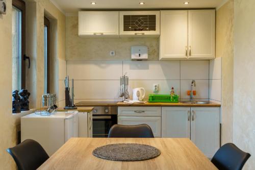 a kitchen with a table and chairs in a room at Apartmani Nevena Divčibare in Divčibare