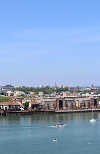 Φωτογραφία από το άλμπουμ του Itchen river view apartment στο Σαουθάμπτον