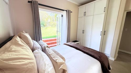 The Urban Elm Guesthouseにあるベッド