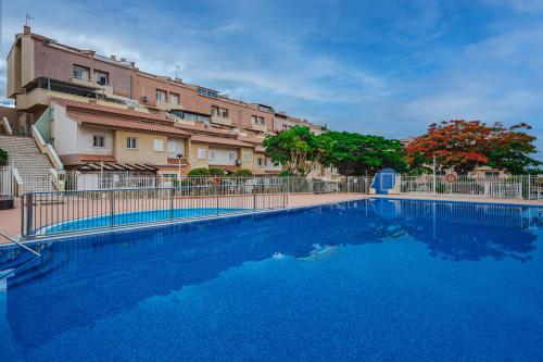 RED Large family apartment, three floors, 10 guests
