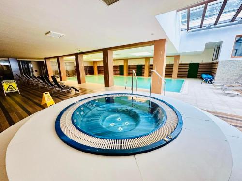 a hot tub in the middle of a building at Borovets Hills Hotel & Spa Apartment in Bŭnzareto