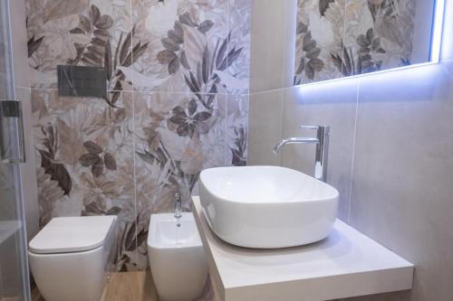 a bathroom with a sink and a toilet at Bed and Breakfast Al Portanova in Reggio Calabria