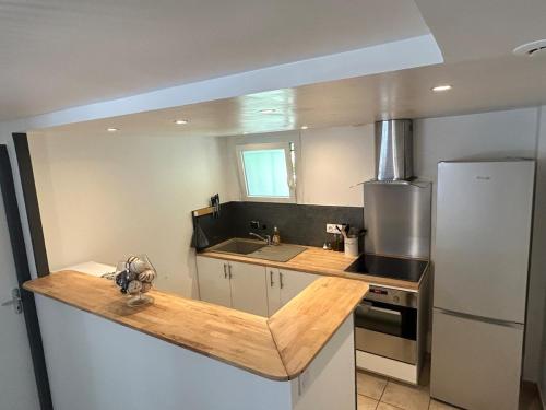 Kuchyň nebo kuchyňský kout v ubytování Appartement cosy 4 personnes