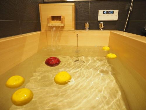 a bath tub with rubber ducks in the water at Ishibekoji Muan in Kyoto
