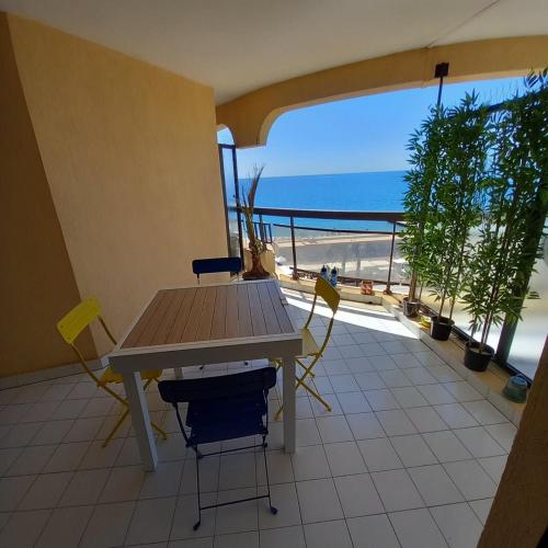 Apartment 3p with terrace on the seafront