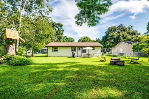 Zahrada ubytování Explore Weeki Wachee Springs Pet-Friendly Home