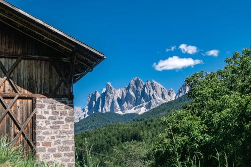 a view of the mountains from a barn at Austillerhof - Urlaub auf dem Bauernhof in Funes