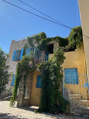 Το κτήριο όπου στεγάζεται  η παραθεριστική κατοικία