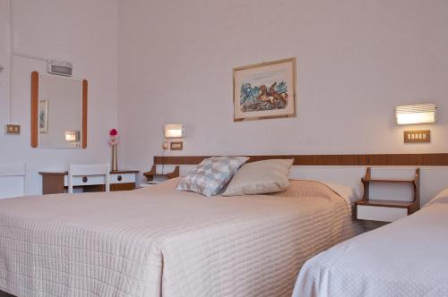 Postel nebo postele na pokoji v ubytování Albergo La Rosetta