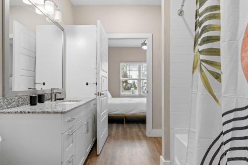 Pinnacle Apartments W Amenties by Heavenly Homes photo 16