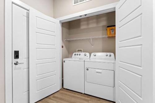 Pinnacle Apartments W Amenties by Heavenly Homes photo 17