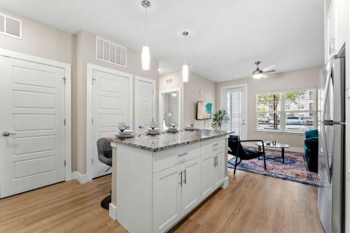 Pinnacle Apartments W Amenties by Heavenly Homes photo 11
