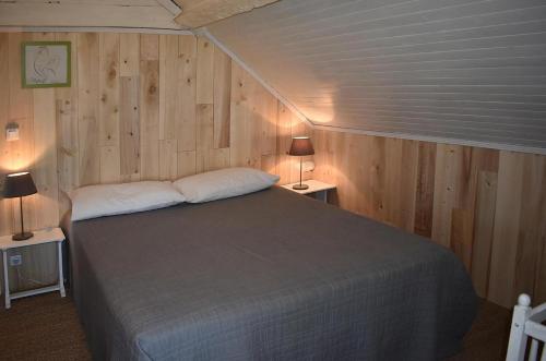 Postel nebo postele na pokoji v ubytování Vialard Haut piscine privée au nord de Sarlat