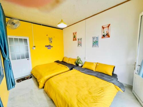 Χώρος καθιστικού στο Homestay Hello 24h