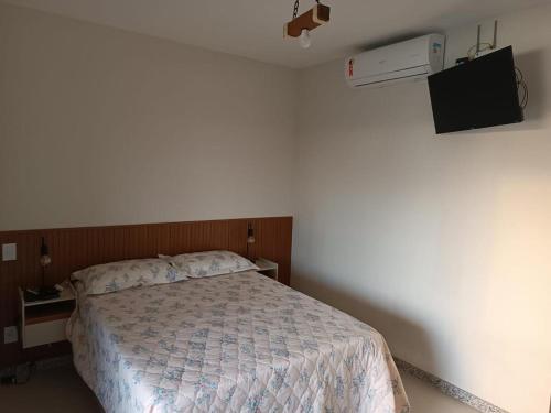 a bedroom with a bed and a air conditioner on the wall at Refúgio com Lazer de Resort in Estância