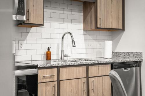 Adeline Apartments 15m to Parks, Pet Friendly, Free Parking by Heavenly Homes photo 21