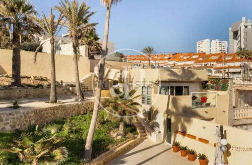 Excepcional Apartamento LOFT a pie de playa en CHALET ROQUETES