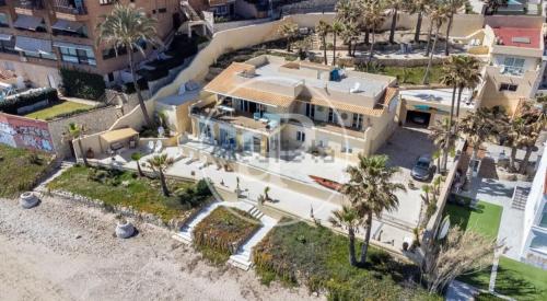 アリカンテにあるEspectacular Apartamento a pie de playa en CHALET ROQUETESのギャラリーの写真