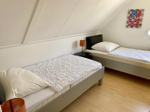 a room with two beds in a attic at Bohemien Resort 21 in Sint Maartenszee