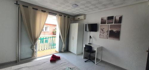 TV a/nebo společenská místnost v ubytování Habitaciones Céntricas en Vivienda Compartida