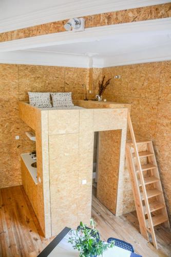 a bathroom with a sink in a room at Aveiro Train Studios in Aveiro