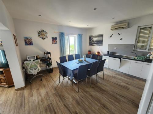 Apartment Golden Oak