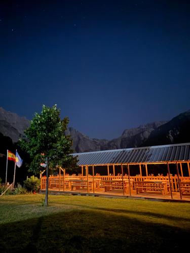 Hotel Vellezrit Guri